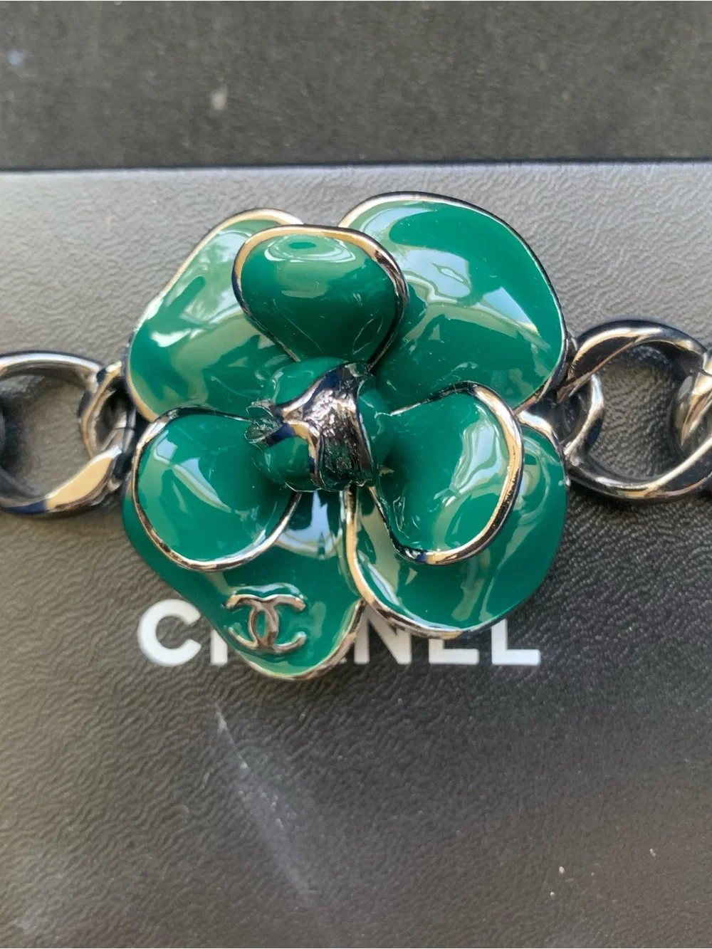 CHANEL Emeralld green metal flower Silver color braceket !